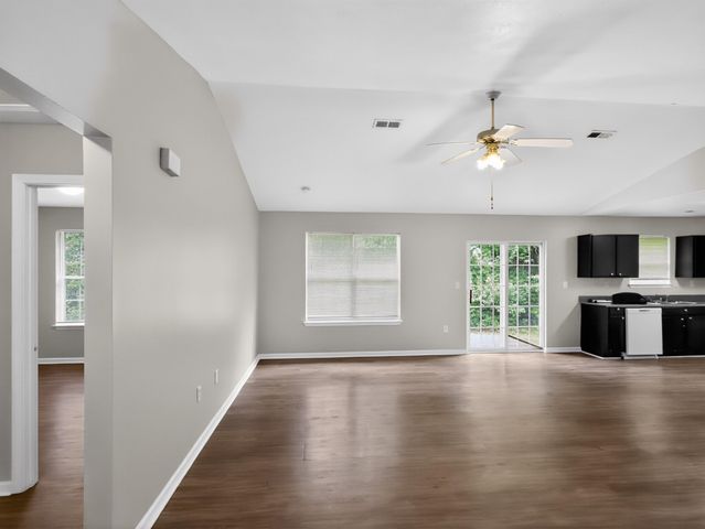 1872 Tamara Way, Spartanburg, SC 29301