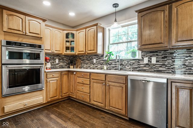2584 E Fairway Village Drive, Greenfield, IN 46140