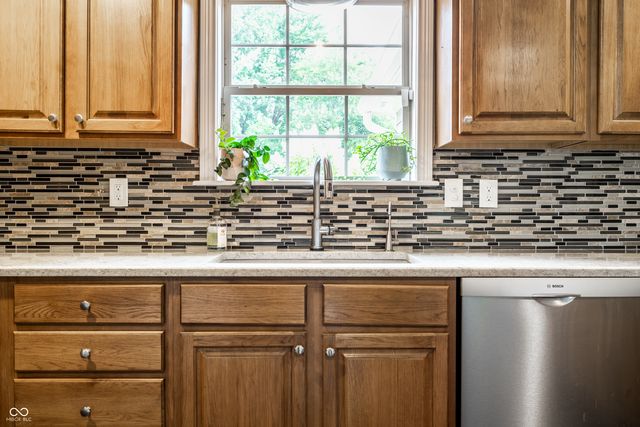 2584 E Fairway Village Drive, Greenfield, IN 46140