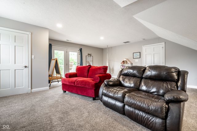 2584 E Fairway Village Drive, Greenfield, IN 46140