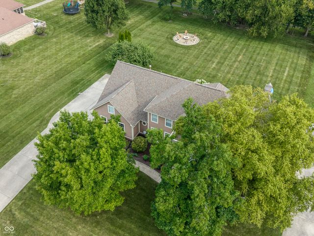2584 E Fairway Village Drive, Greenfield, IN 46140