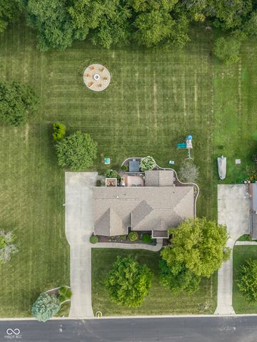 2584 E Fairway Village Drive, Greenfield, IN 46140