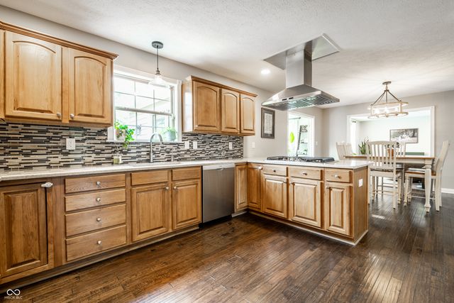 2584 E Fairway Village Drive, Greenfield, IN 46140