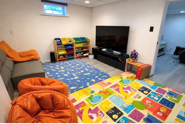 289 Roselle Street, Mineola, NY 11501