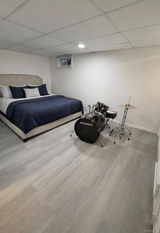 289 Roselle Street, Mineola, NY 11501