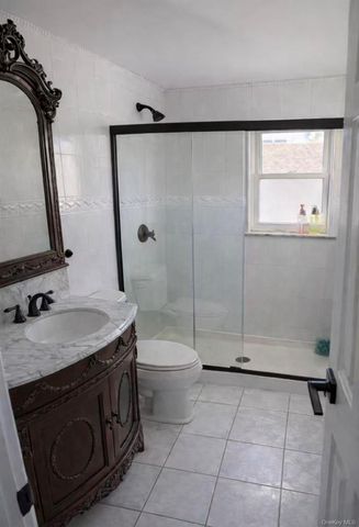 289 Roselle Street, Mineola, NY 11501