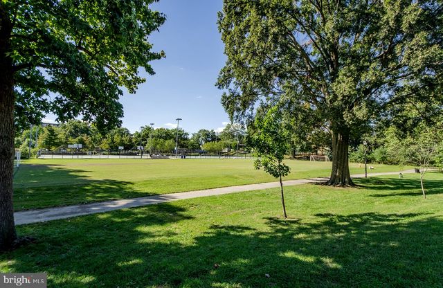 1421 21ST ST S, Arlington, VA 22202