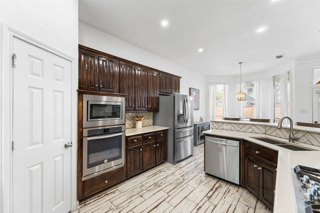 8901 Lakepointe Avenue, Rowlett, TX 75088
