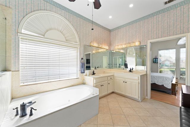8901 Lakepointe Avenue, Rowlett, TX 75088