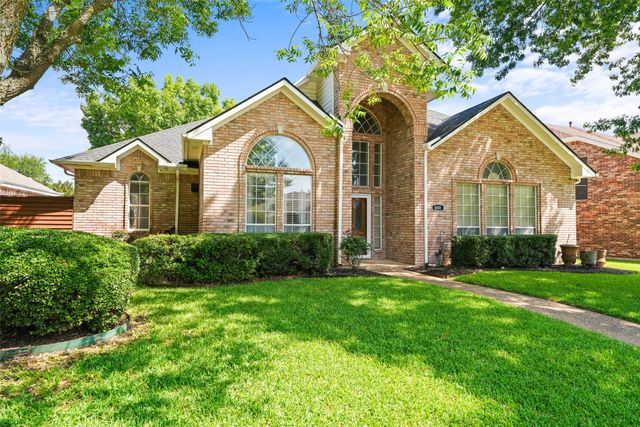 8901 Lakepointe Avenue, Rowlett, TX 75088