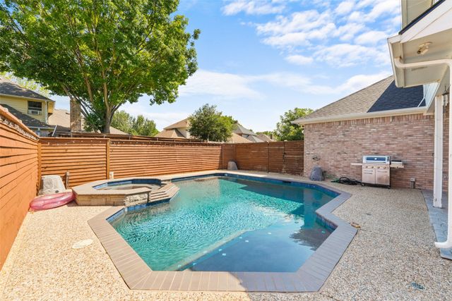 8901 Lakepointe Avenue, Rowlett, TX 75088