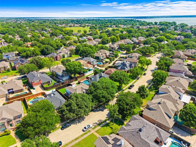 8901 Lakepointe Avenue, Rowlett, TX 75088