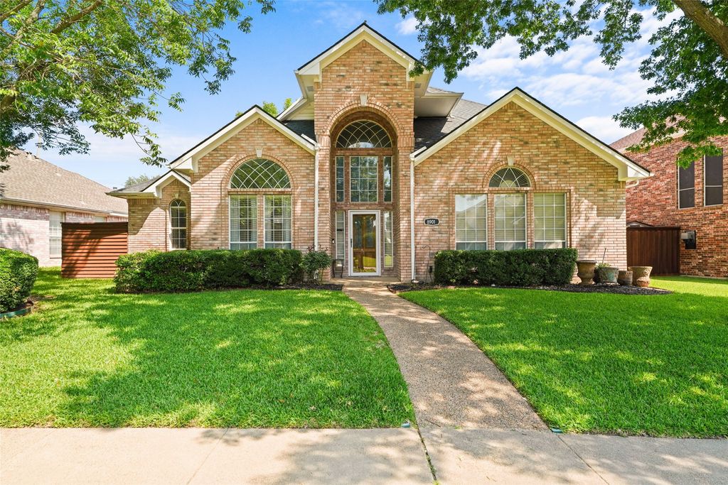 8901 Lakepointe Avenue, Rowlett, TX 75088