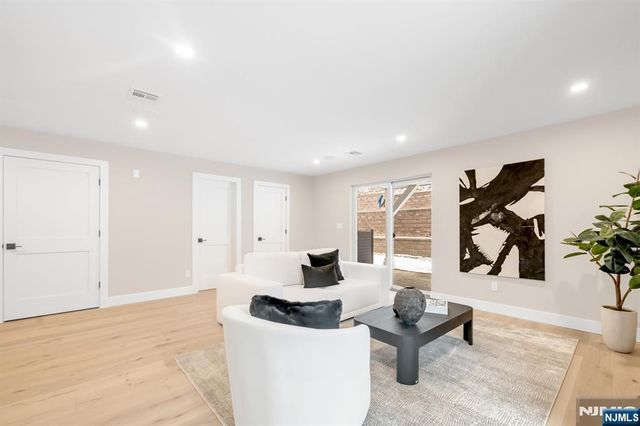 188 Broadway 5, Woodcliff Lake, NJ 07677