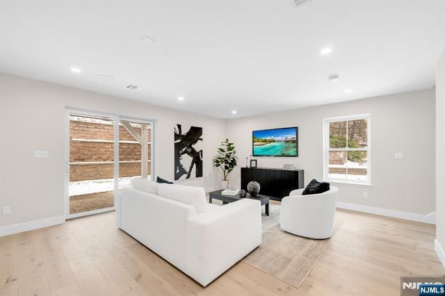 188 Broadway 5, Woodcliff Lake, NJ 07677