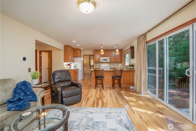 10717 Suncrest Drive, Anderson Island, WA 98303