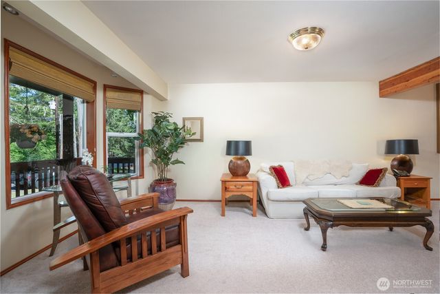 10717 Suncrest Drive, Anderson Island, WA 98303