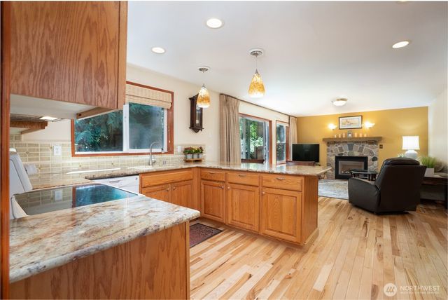10717 Suncrest Drive, Anderson Island, WA 98303