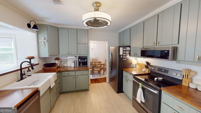 69 W Stephens Street, Winder, GA 30680