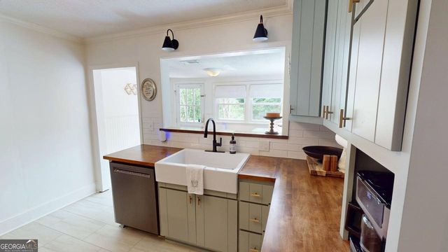 69 W Stephens Street, Winder, GA 30680