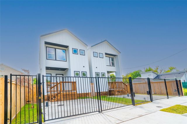 3210 A & B Retta Street, Houston, TX 77026