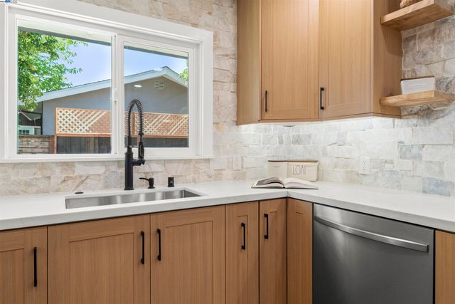 1685 Westchester Pl, Concord, CA 94519