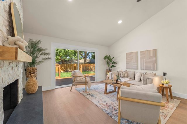 1685 Westchester Pl, Concord, CA 94519