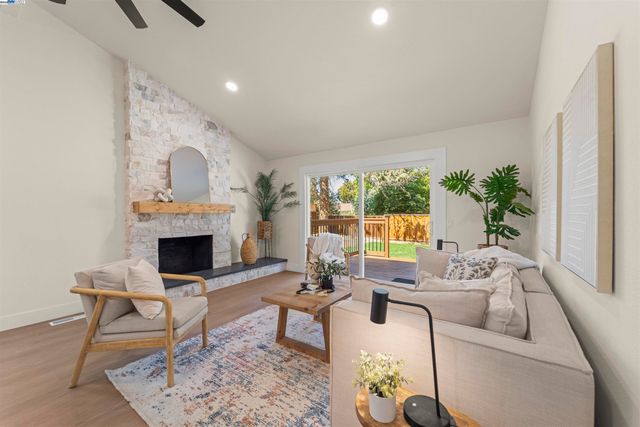 1685 Westchester Pl, Concord, CA 94519