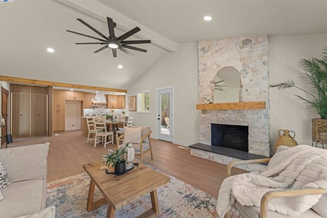1685 Westchester Pl, Concord, CA 94519