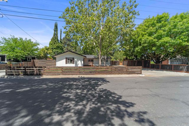 1685 Westchester Pl, Concord, CA 94519