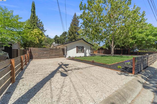 1685 Westchester Pl, Concord, CA 94519