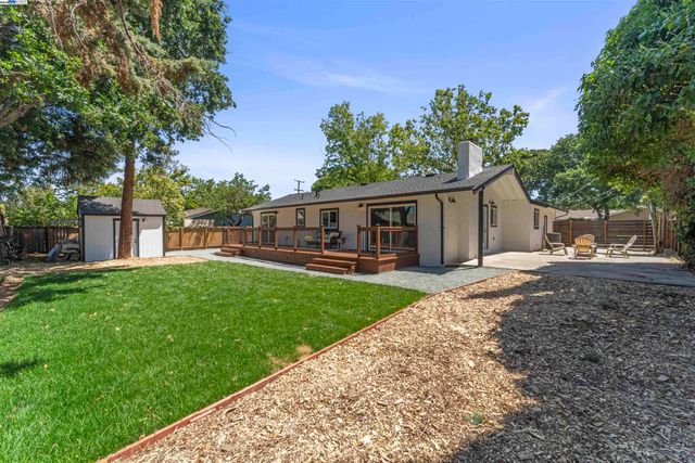 1685 Westchester Pl, Concord, CA 94519