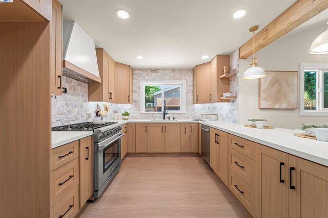 1685 Westchester Pl, Concord, CA 94519