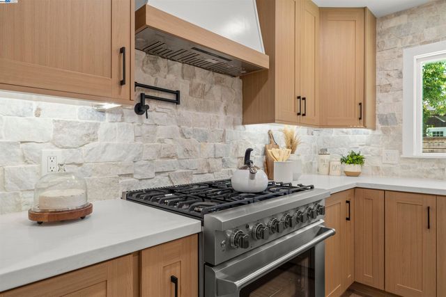 1685 Westchester Pl, Concord, CA 94519