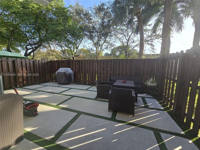 11418 NW 74th Ter, Doral, FL 33178