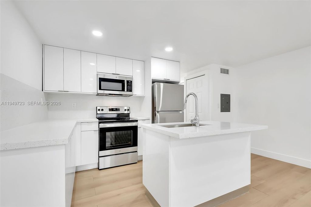 1632 NW 16th Ter 8, Miami, FL 33125