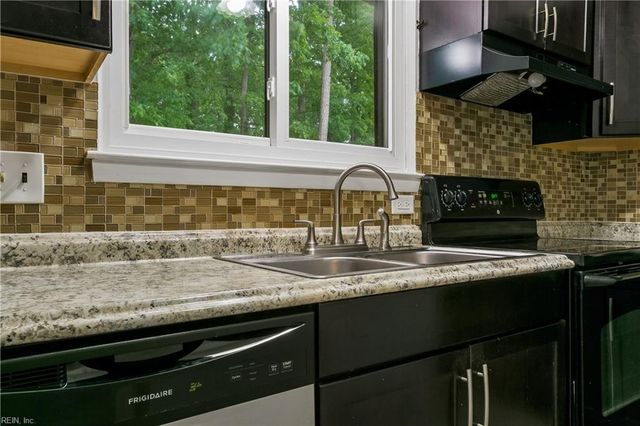 1432 Granada CT, Newport News, VA 23608