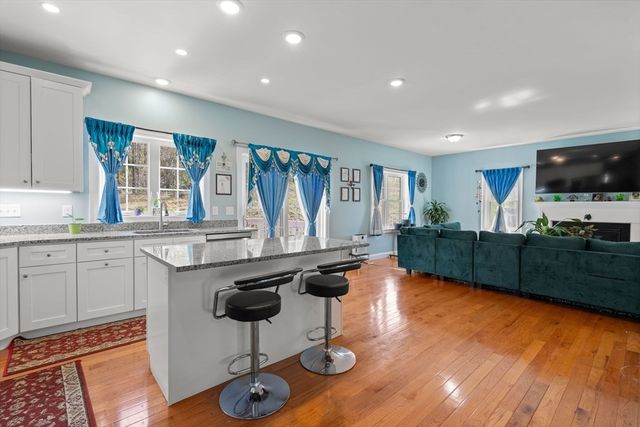 32 Hycrest Rd, Charlton, MA 01507