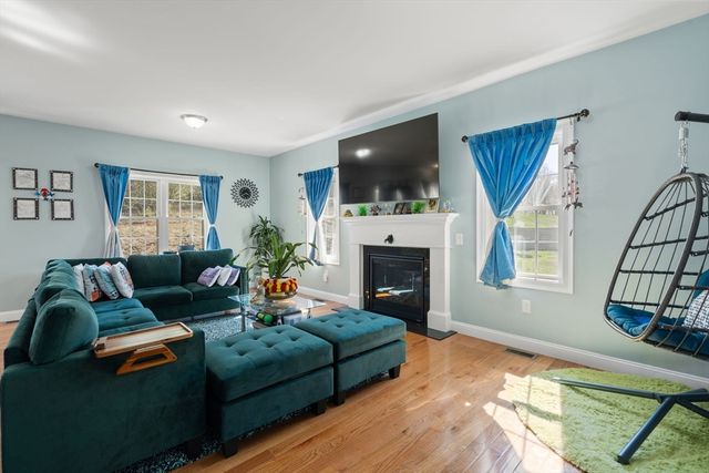 32 Hycrest Rd, Charlton, MA 01507