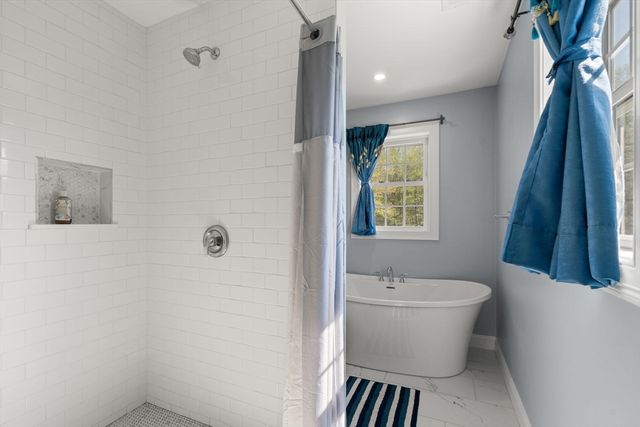32 Hycrest Rd, Charlton, MA 01507