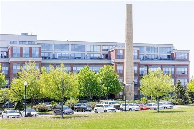 156 Porter St 112, Boston, MA 02128