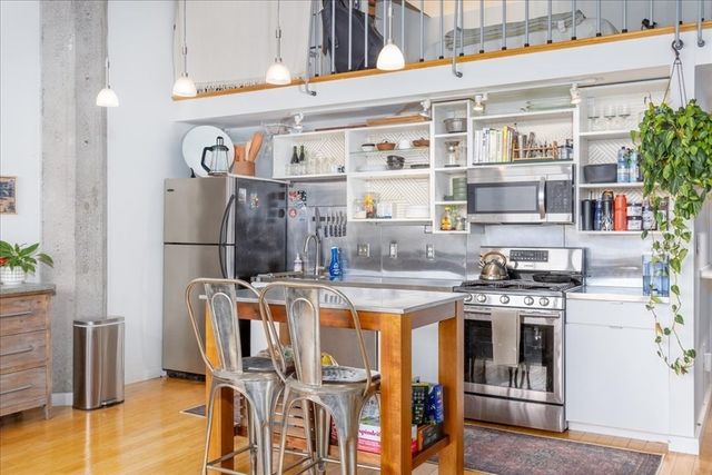 156 Porter St 112, Boston, MA 02128