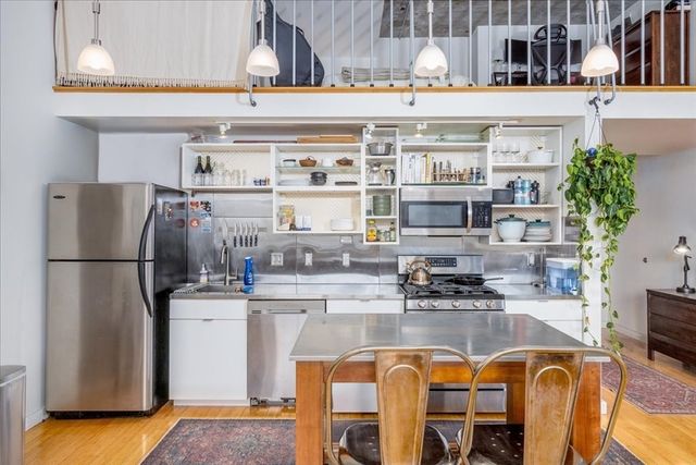 156 Porter St 112, Boston, MA 02128