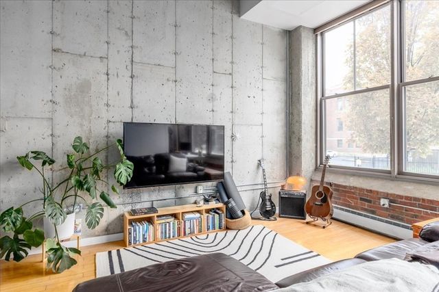 156 Porter St 112, Boston, MA 02128