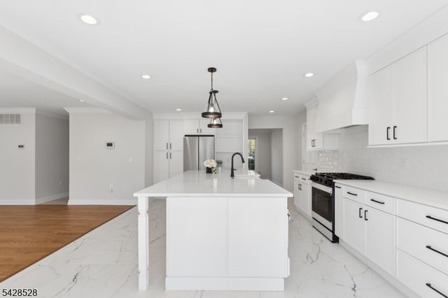 49 Hall Dr, Clark Twp., NJ 07066