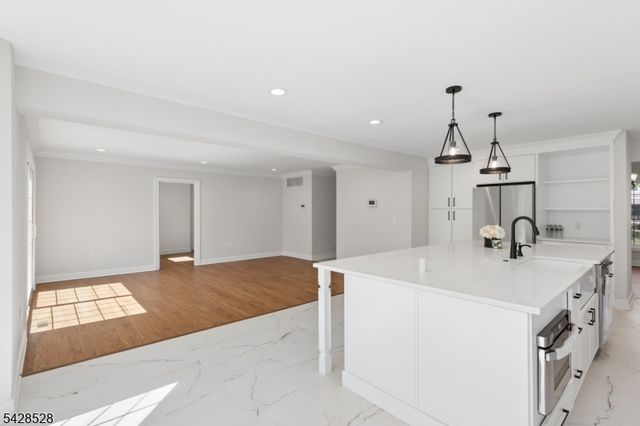 49 Hall Dr, Clark Twp., NJ 07066