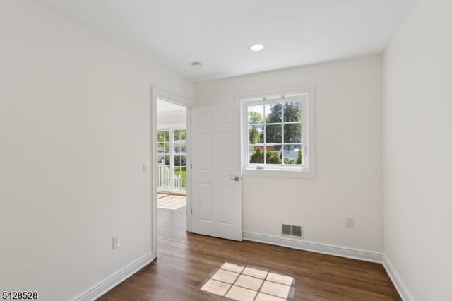 49 Hall Dr, Clark Twp., NJ 07066