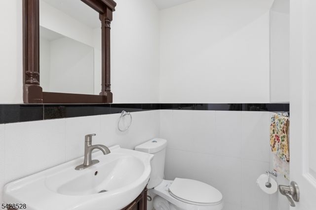49 Hall Dr, Clark Twp., NJ 07066