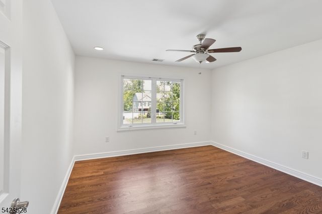 49 Hall Dr, Clark Twp., NJ 07066