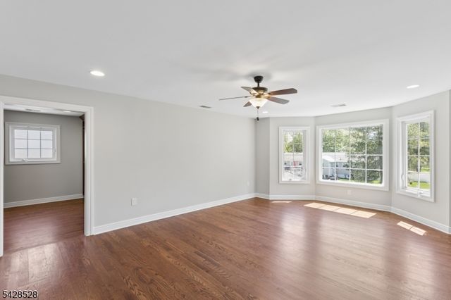 49 Hall Dr, Clark Twp., NJ 07066